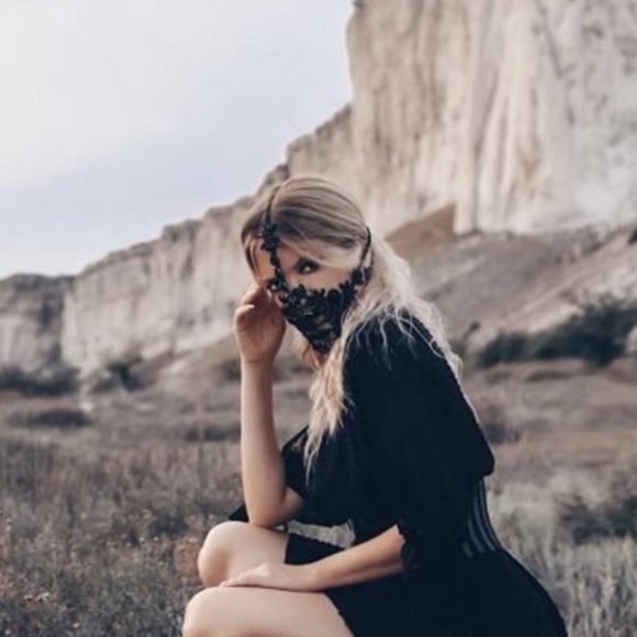 Black Crystal Face Mask Halloween Women Masquerade Rhinestone Face Jewelry - Picture 3 of 6